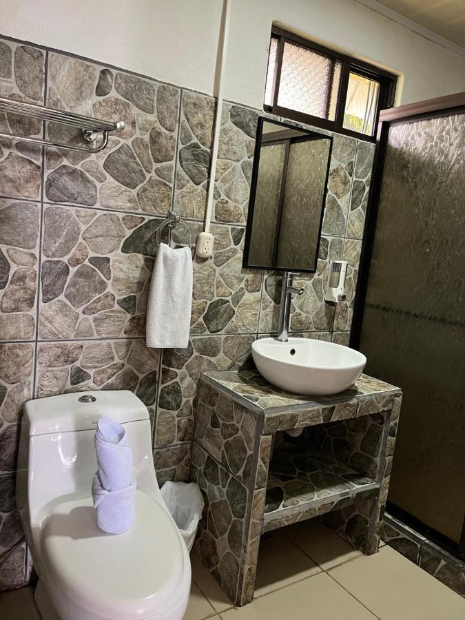 La Pina, Rio Celeste公寓式酒店 外观 照片